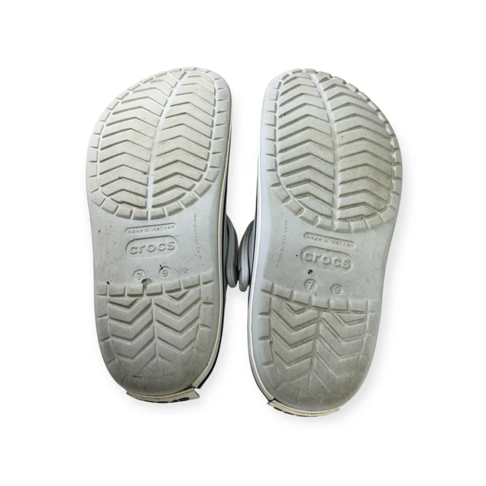 CROCS Classic Clogs - Light Gray M7. W9.‎